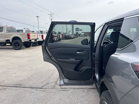 Used 2024 Nissan Rogue SV image 15