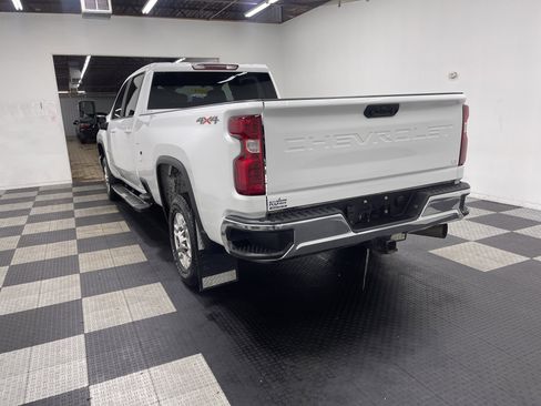 Used 2024 Chevrolet Silverado 2500 LT image 2