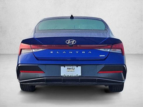 Used 2025 Hyundai Elantra Limited image 7