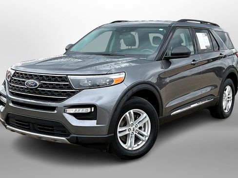 Used 2022 Ford Explorer XLT w/ Equipment Group 202A image 13