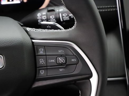 New 2025 Jeep Grand Cherokee L Altitude image 24