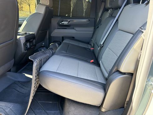 Used 2025 Chevrolet Silverado 2500 ZR2 w/ Technology Package image 20