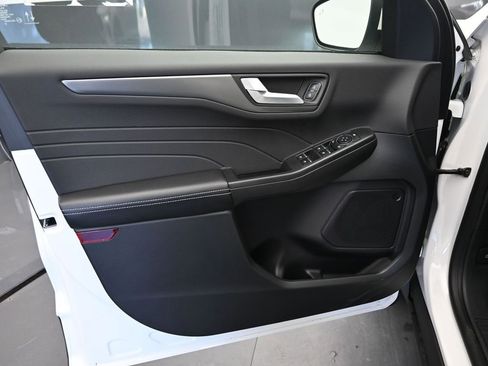 New 2026 Ford Escape SE w/ Class II Trailer Tow Package FWD image 17