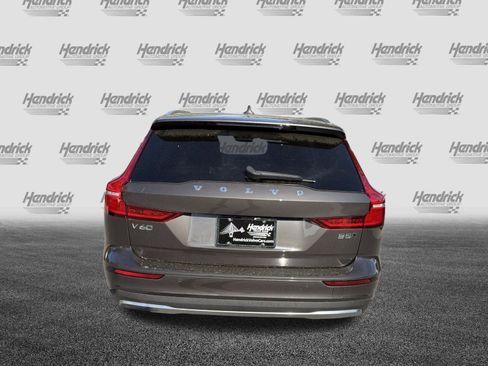 Certified 2025 Volvo V60 B5 Cross Country Plus image 9