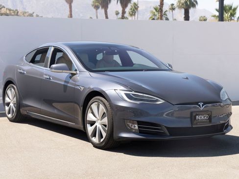 Used 2020 Tesla Model S Long Range Plus image 2