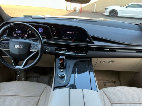 Used 2022 Cadillac Escalade ESV Premium Luxury image 16