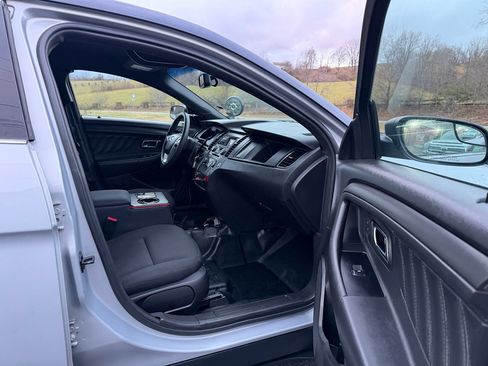 Used 2018 Ford Taurus Police Interceptor AWD image 19
