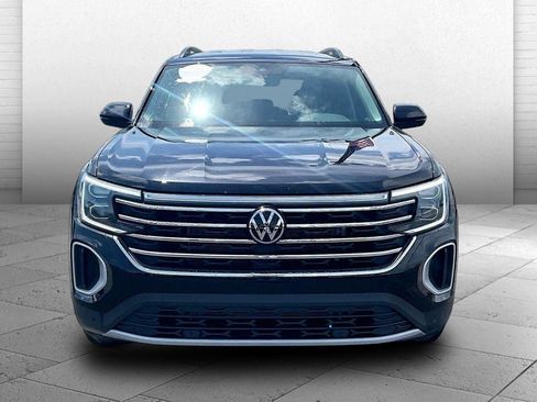Used 2025 Volkswagen Atlas SE AWD/4WD image 2