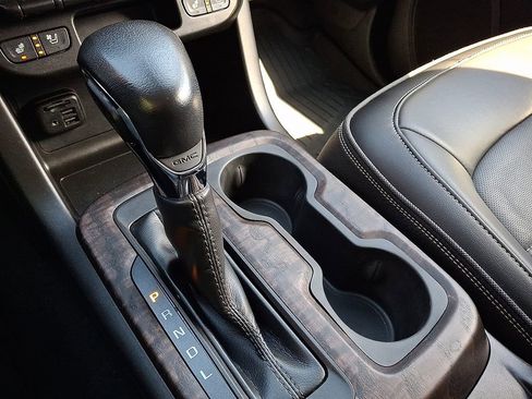 Used 2022 GMC Canyon Denali image 16