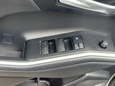 Used 2021 Toyota Highlander XLE image 25