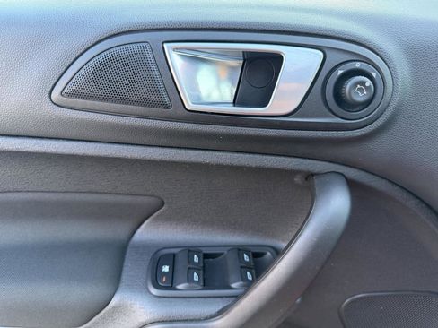 Used 2015 Ford Fiesta SE w/ Comfort Package image 9