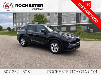 Used 2021 Toyota Highlander LE AWD/4WD video 1