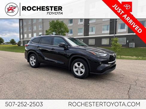 Used 2021 Toyota Highlander LE AWD/4WD image 1