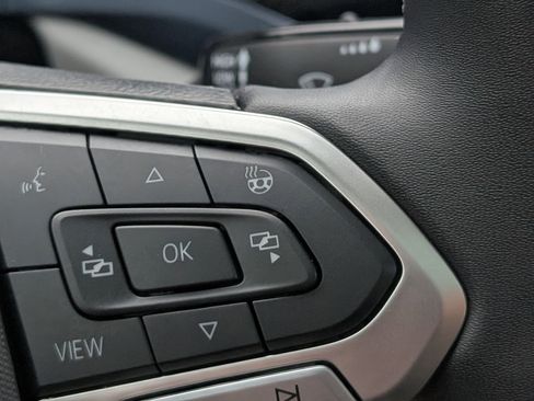 Used 2024 Volkswagen Taos SE w/ Panoramic Sunroof Package image 33