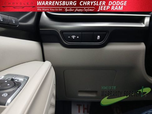 Used 2025 Kia Carnival SX Prestige image 33