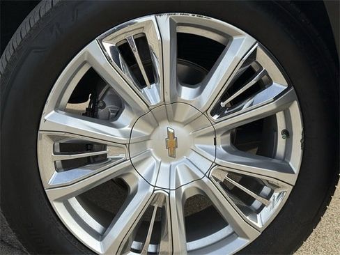 Used 2021 Chevrolet Suburban High Country image 9