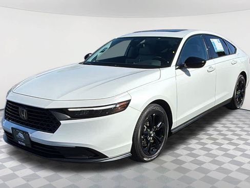 Used 2025 Honda Accord SE image 1