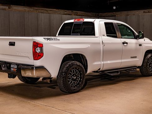 Used 2017 Toyota Tundra SR5 image 9