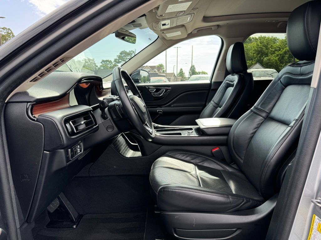 Used 2023 Lincoln Aviator Reserve AWD/4WD image 4