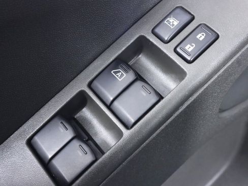 Used 2016 Nissan Frontier PRO-4X image 24