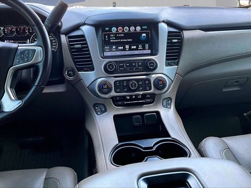 Used 2020 GMC Yukon XL SLT w/ Premium Edition RWD image 16