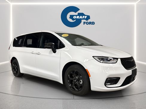 Used 2024 Chrysler Pacifica Limited FWD image 4