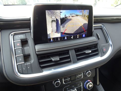 Used 2023 GMC Yukon XL AT4 w/ AT4 Premium Package image 4