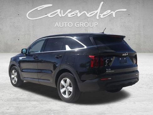 Used 2023 Kia Sorento LX image 5