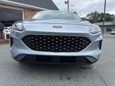Used 2022 Ford Escape SE w/ SE Sport Appearance Package image 4