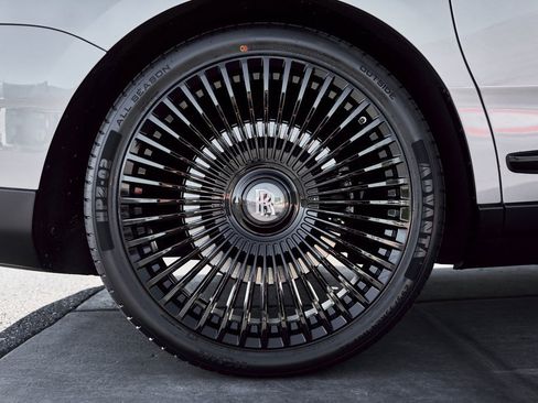 Used 2023 Rolls-Royce Cullinan image 21