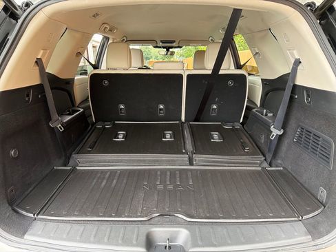 Used 2023 Nissan Pathfinder SL w/ Lighting Package (N92) image 40