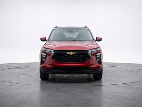 Used 2025 Chevrolet TrailBlazer LT image 2