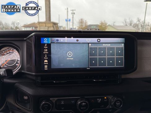 Used 2025 Jeep Gladiator Sport image 12