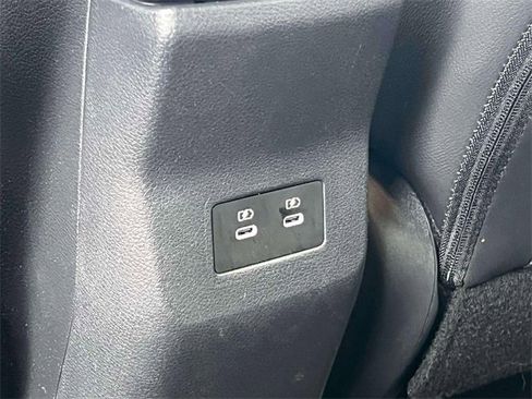 Used 2025 Nissan Kicks SR image 16