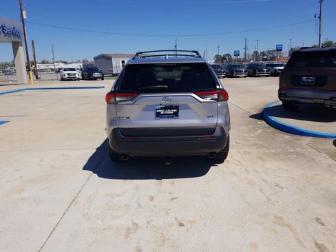 Used 2023 Toyota RAV4 XLE Premium image 6
