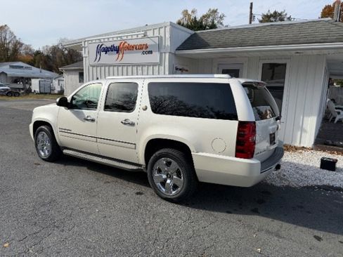Used 2010 Chevrolet Suburban LTZ image 14