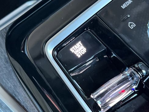 New 2025 BMW 740i image 28