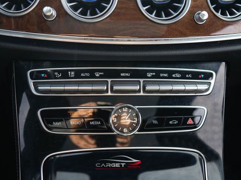 Used 2017 Mercedes-Benz E 300 4MATIC w/ Premium 2 Package image 31