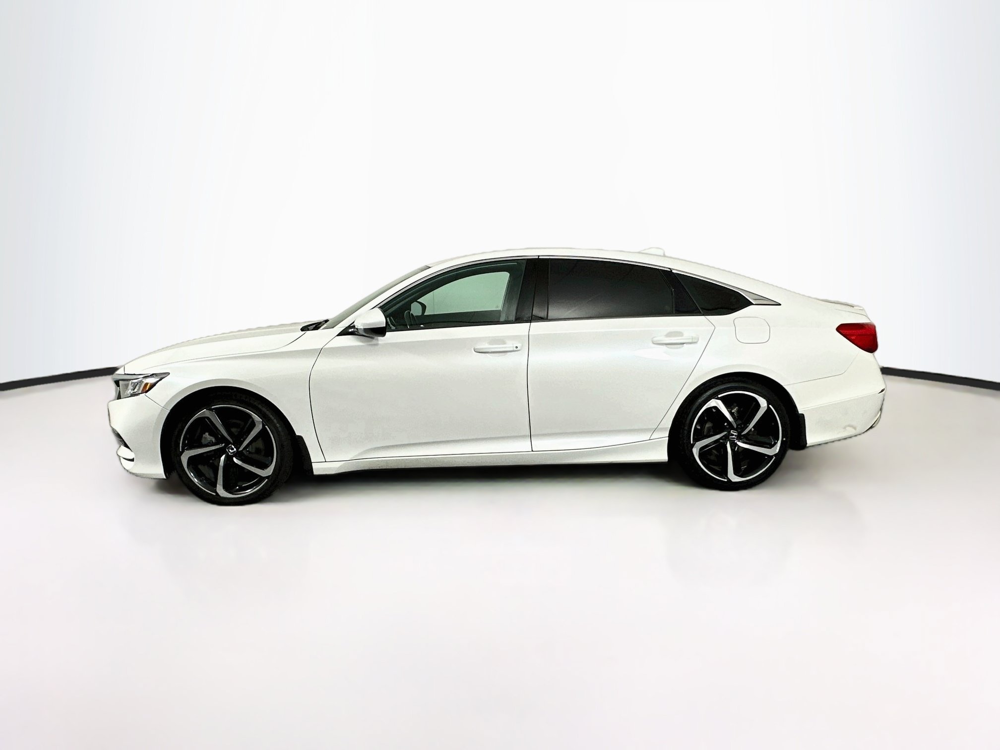 Used 2019 Honda Accord Sport image 4