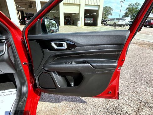 Certified 2023 Jeep Compass Limited image 16