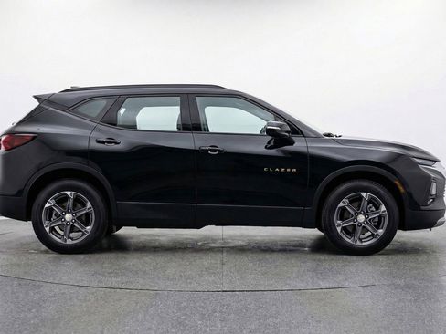 Used 2025 Chevrolet Blazer LT FWD image 14