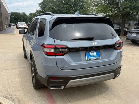 Used 2023 Honda Pilot Elite image 3