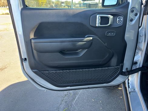 Used 2022 Jeep Gladiator Sport AWD/4WD image 16