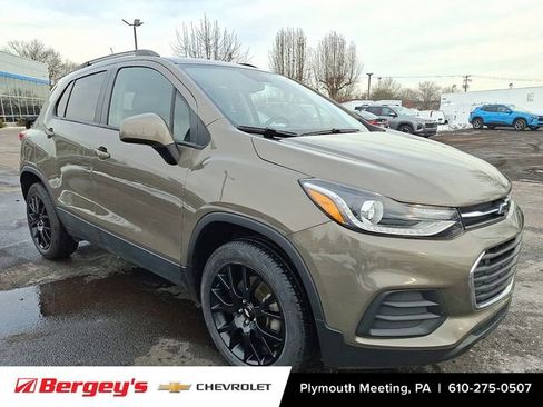 Used 2022 Chevrolet Trax LT w/ Sport Edition image 3