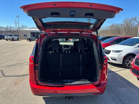Used 2025 Chrysler Pacifica Limited w/ Trailer Tow Group image 4