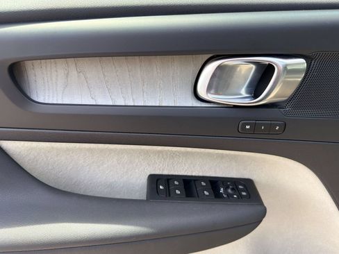 Certified 2024 Volvo XC40 B5 Plus AWD/4WD image 12