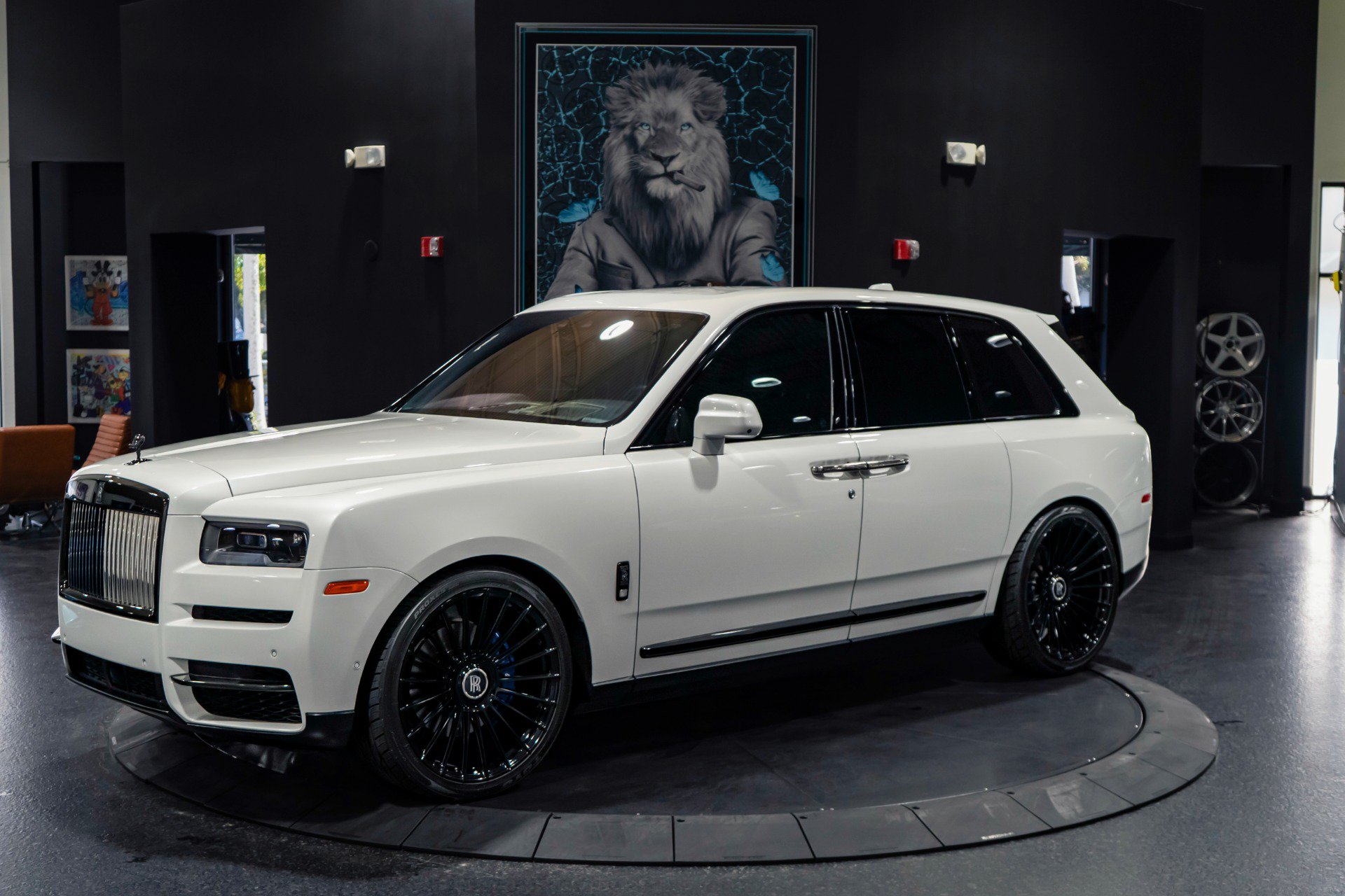 Used 2021 Rolls-Royce Cullinan Black Badge AWD/4WD image 14