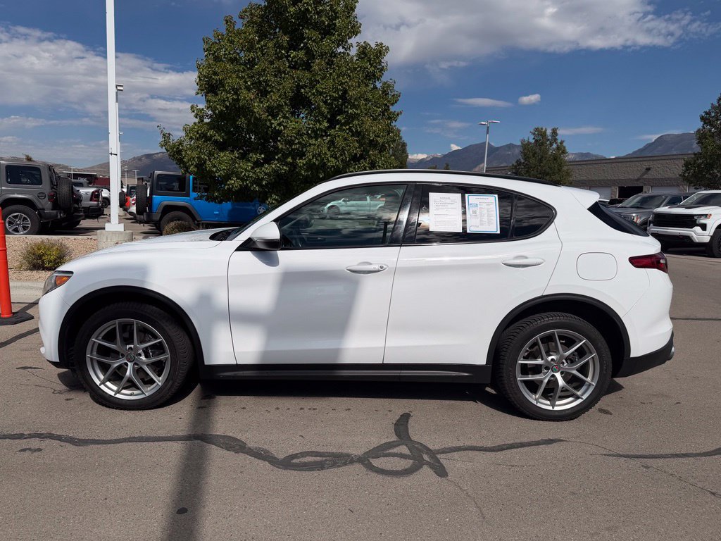 Used 2018 Alfa Romeo Stelvio Sport w/ Quick Order Package 22J Sport AWD/4WD image 2