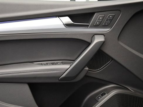 Certified 2025 Audi Q5 2.0T Premium Plus image 33