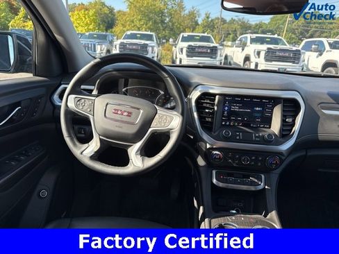 Certified 2023 GMC Acadia SLT w/ Preferred Package image 13